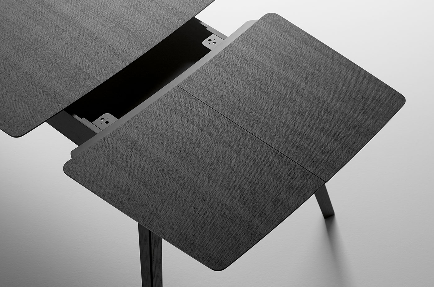 Aise Extendable Dining Table - Image 3