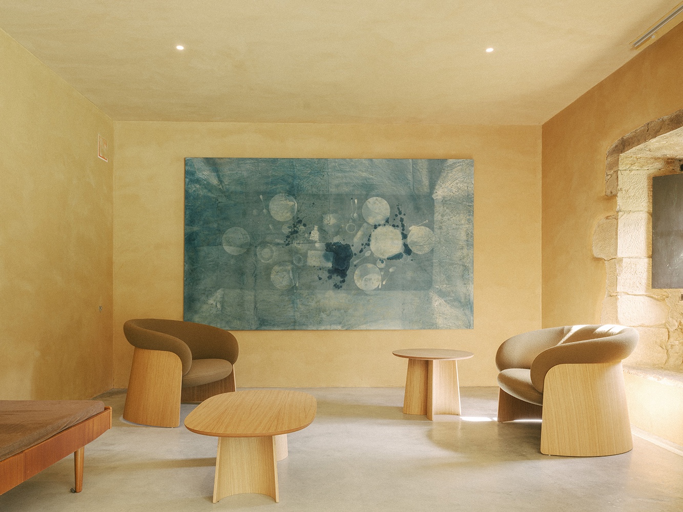 Ginger Table - Image 2